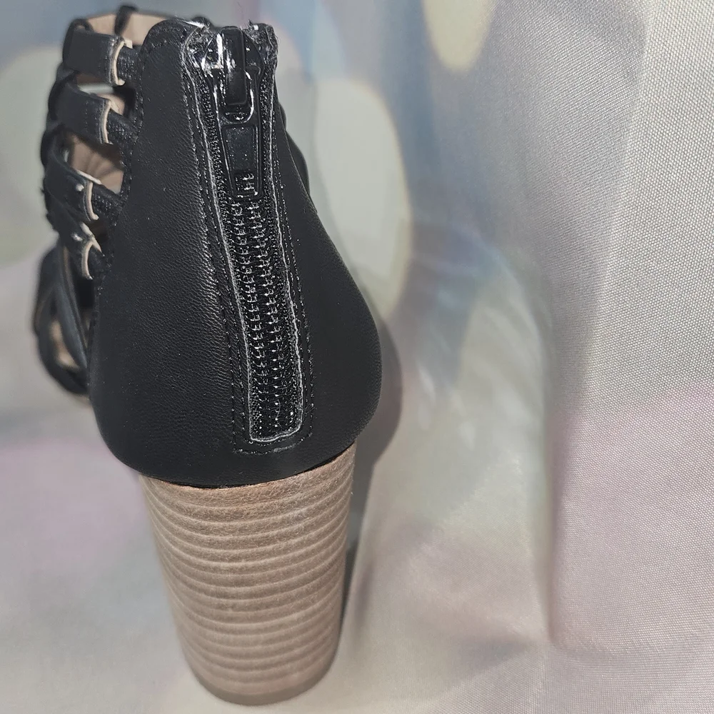 NWT Black "Report" Strappy Heeled Sandals - Picture 6 of 8